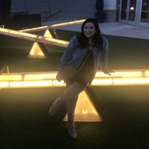 Meet your Posher, Alexis